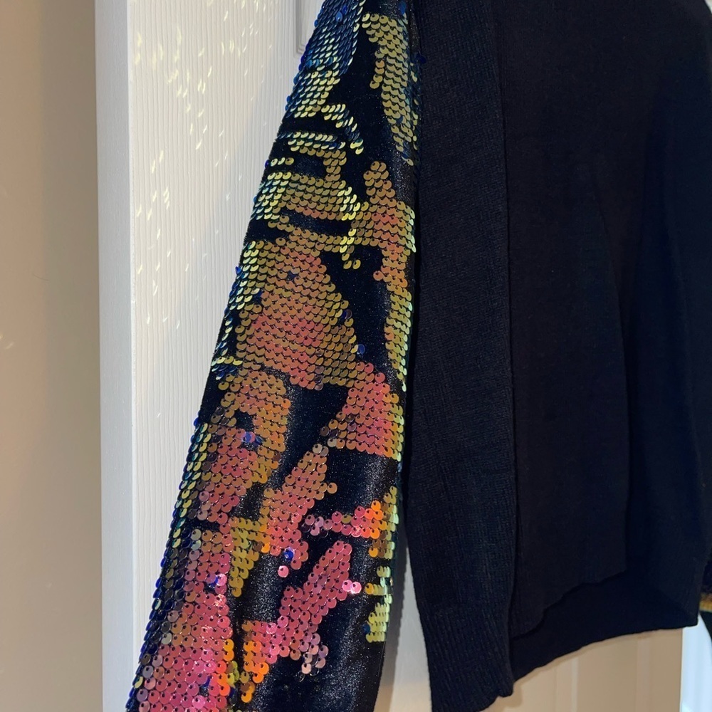 Black sweater with Sequin sleeves • women’s medium - Picture 3 of 3